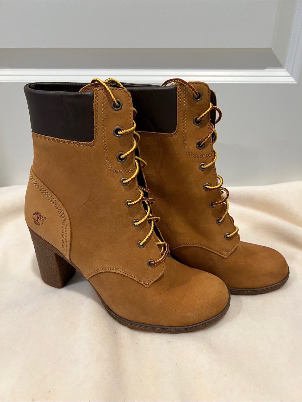 Timberland Earthkeepers Glancy Suede Leather Heeled Boots in Wheat Size 9 NWOB